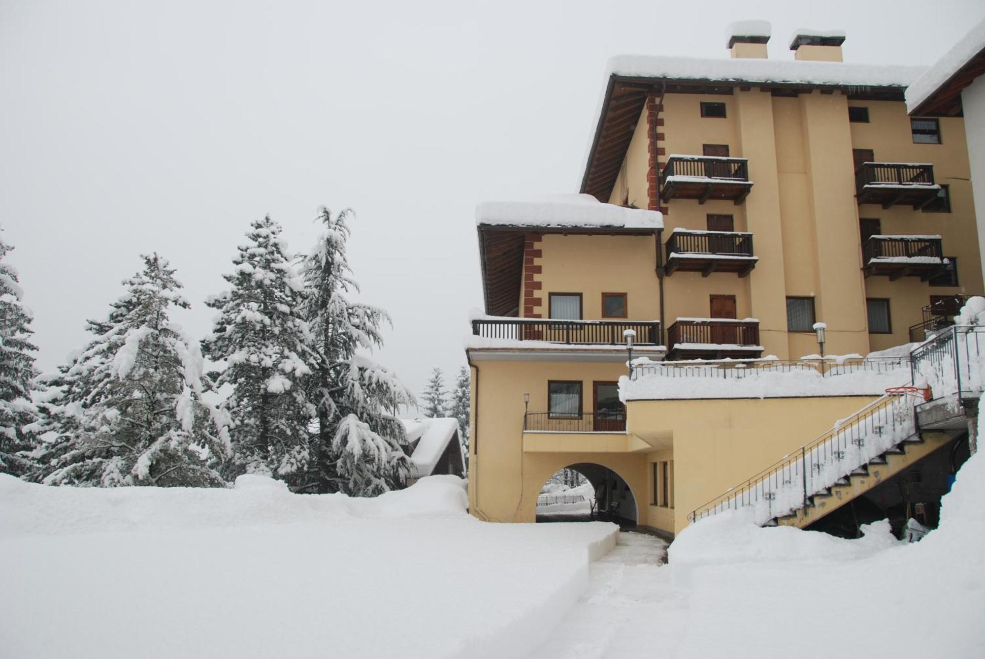 Hotel Corona Карано Экстерьер фото